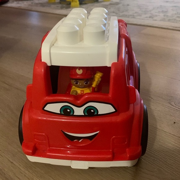 Mega Blocks Fire Truck - Picture 1 of 5